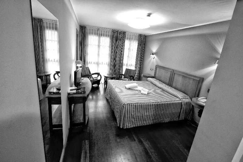 Hotel El Sella กังกัส เด โอนิส ภายนอก รูปภาพ
